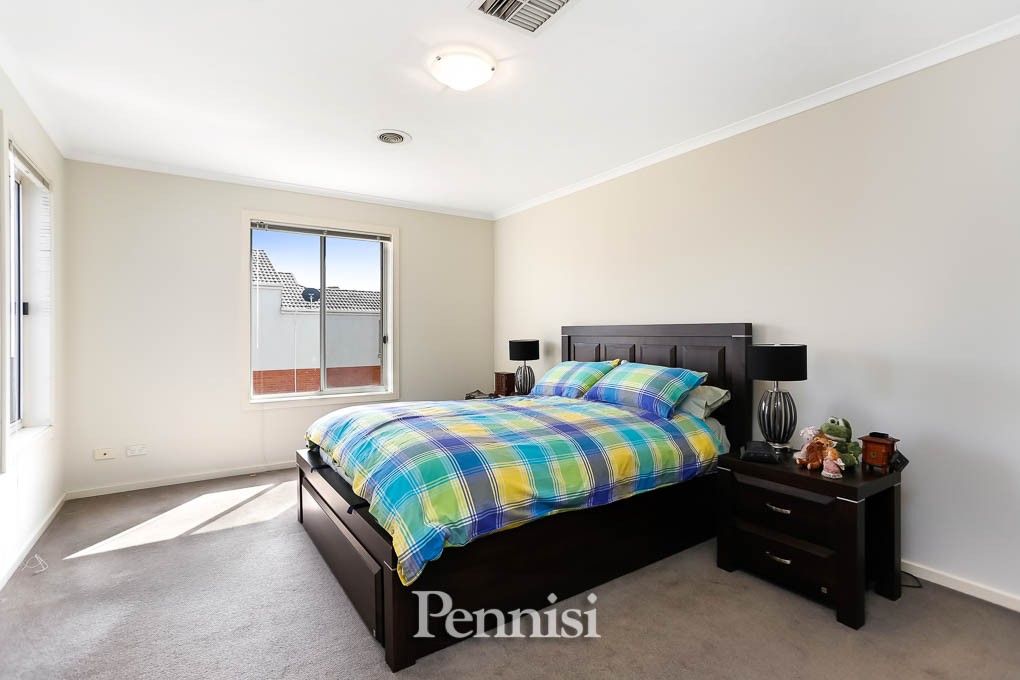 4 Seggan Circle, Gowanbrae VIC 3043, Image 2