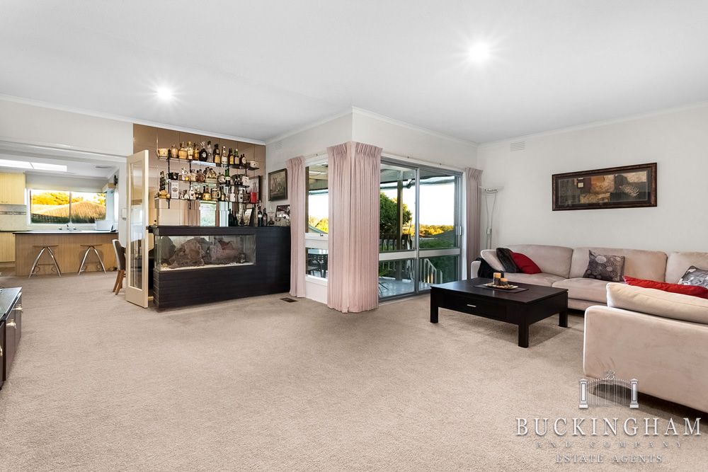 24 Bimbadeen Crescent, Yallambie VIC 3085, Image 1