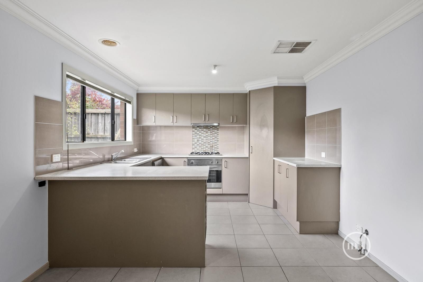 2 Gillow Grove, Doreen VIC 3754, Image 2