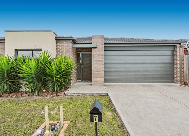 7 Heathfield Lane, Officer VIC 3809