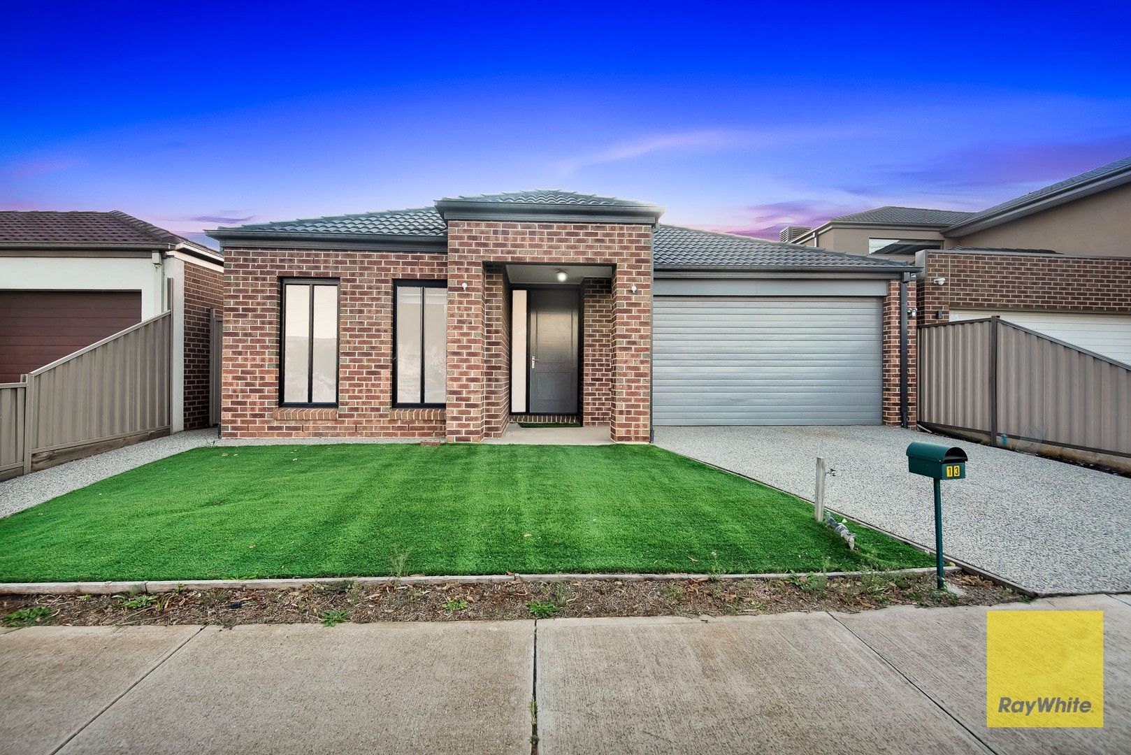 4 bedrooms House in 13 Bakewell Crescent TRUGANINA VIC, 3029