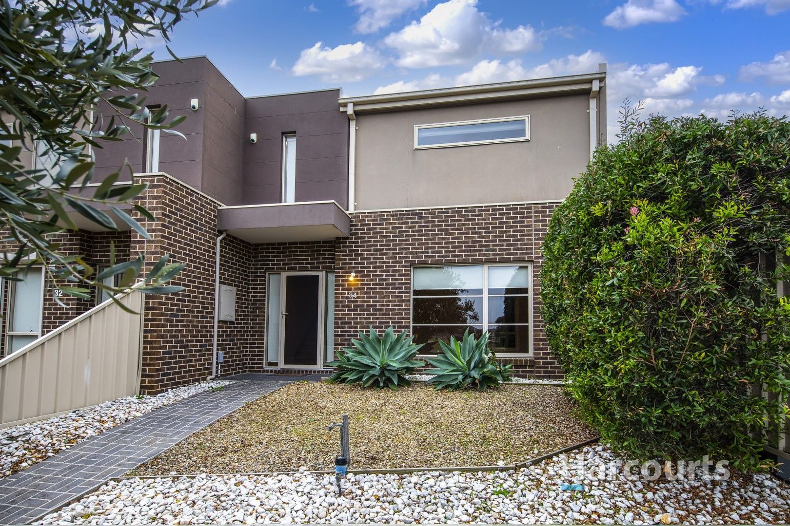 3 bedrooms House in 34 Nobel Banks Drive CAIRNLEA VIC, 3023
