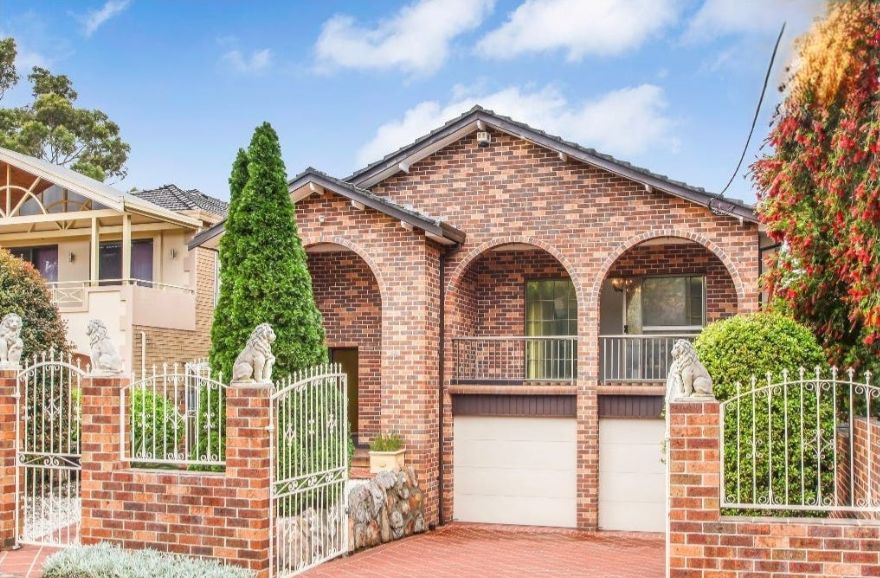 6 bedrooms House in 14 Arcadia Street MERRYLANDS NSW, 2160