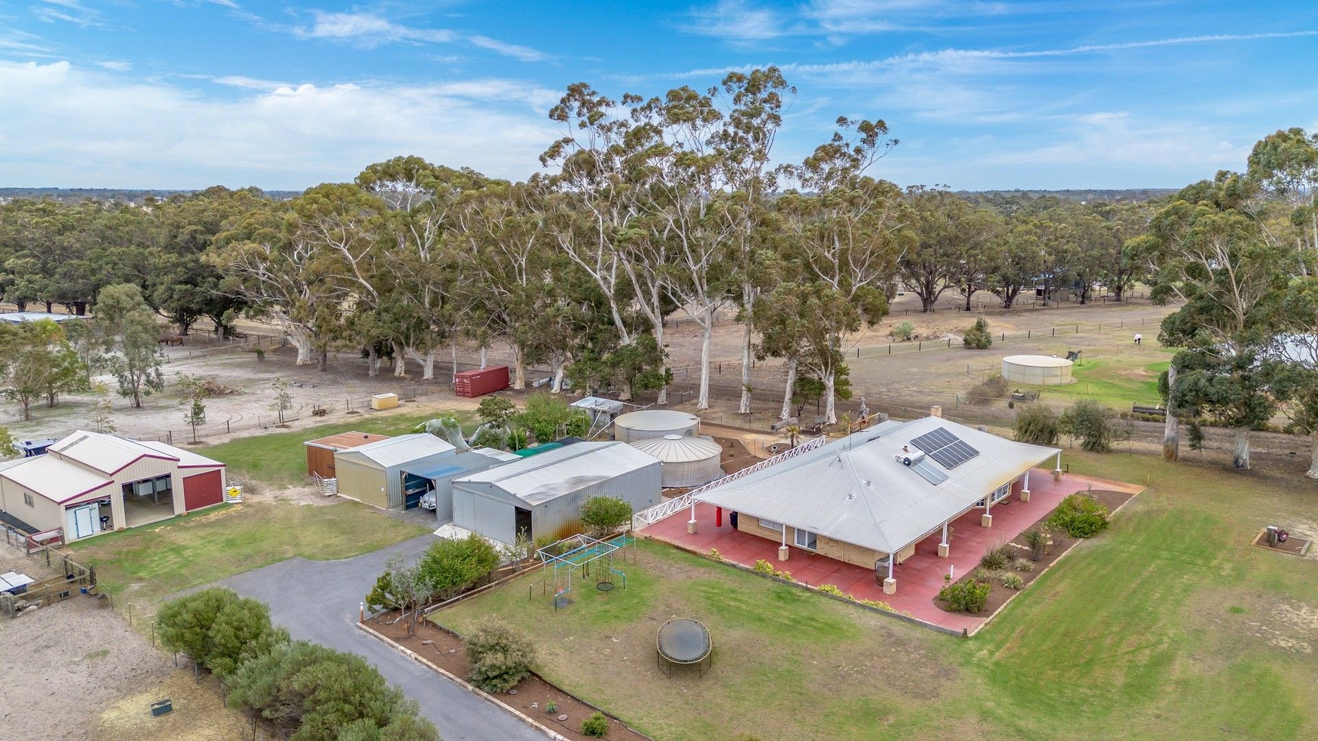 4 bedrooms House in 11 Coral Park Drive NORTH DANDALUP WA, 6207