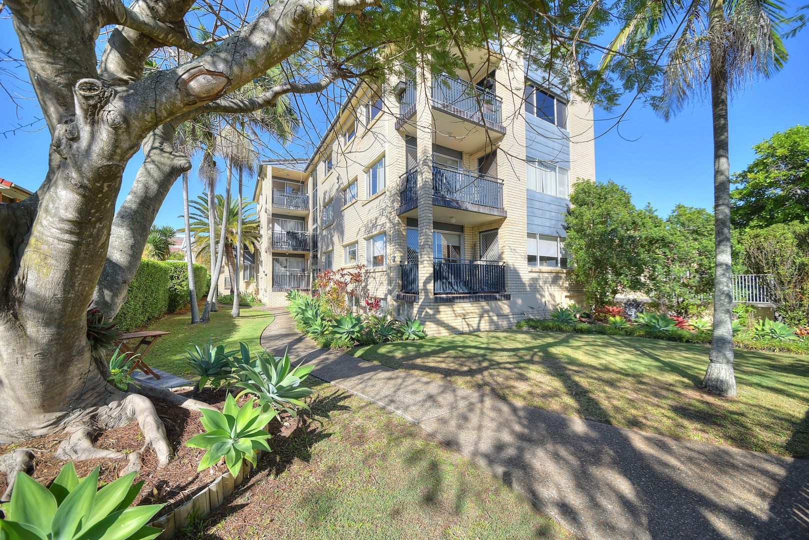 2 bedrooms Apartment / Unit / Flat in 3/26 Heron Avenue MERMAID BEACH QLD, 4218