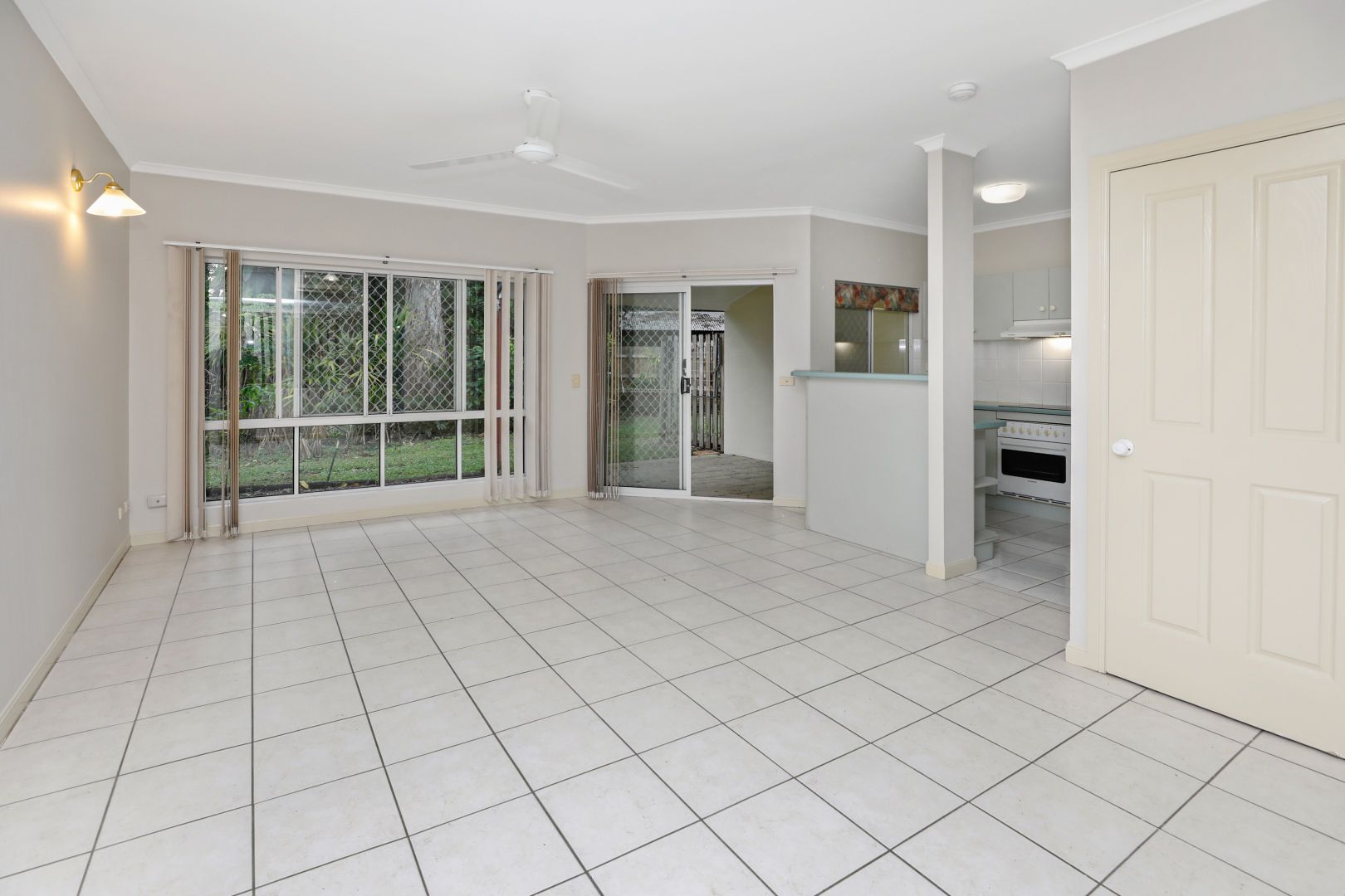 Unit 5/5-15 Mcgregor St, Mooroobool QLD 4870, Image 2