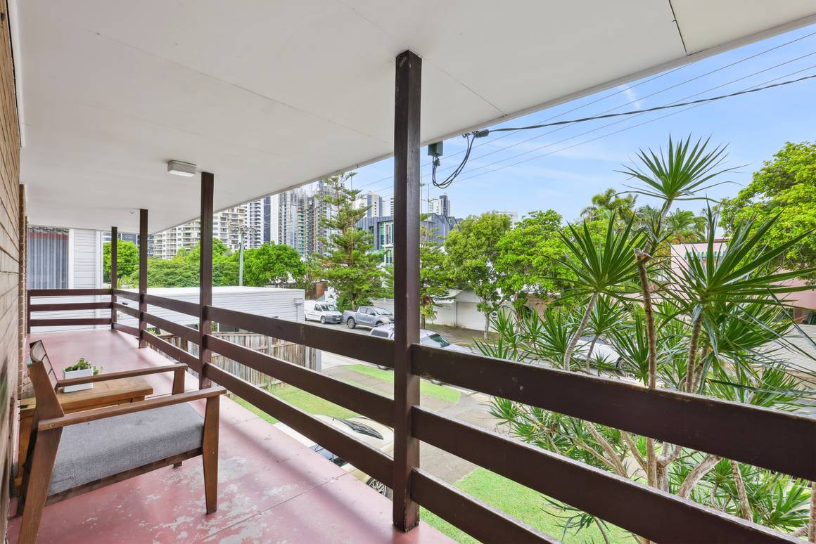 45 Peak Avenue Main Beach 4217 - Image 4