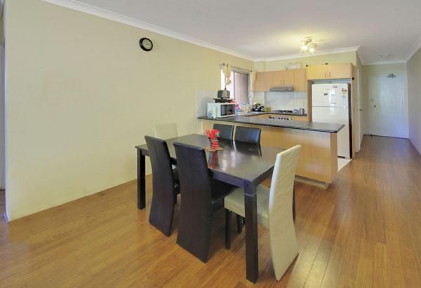 2/108 Stapleton Street, Pendle Hill NSW 2145, Image 2