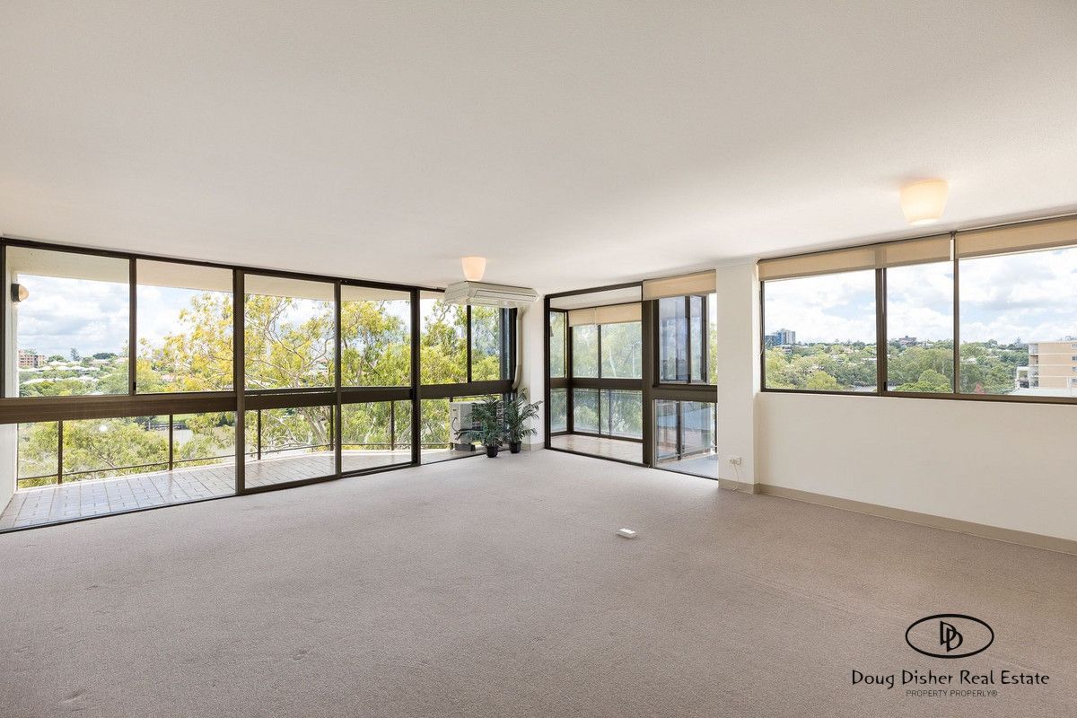 3 bedrooms Apartment / Unit / Flat in 18/124 Macquarie Street ST LUCIA QLD, 4067