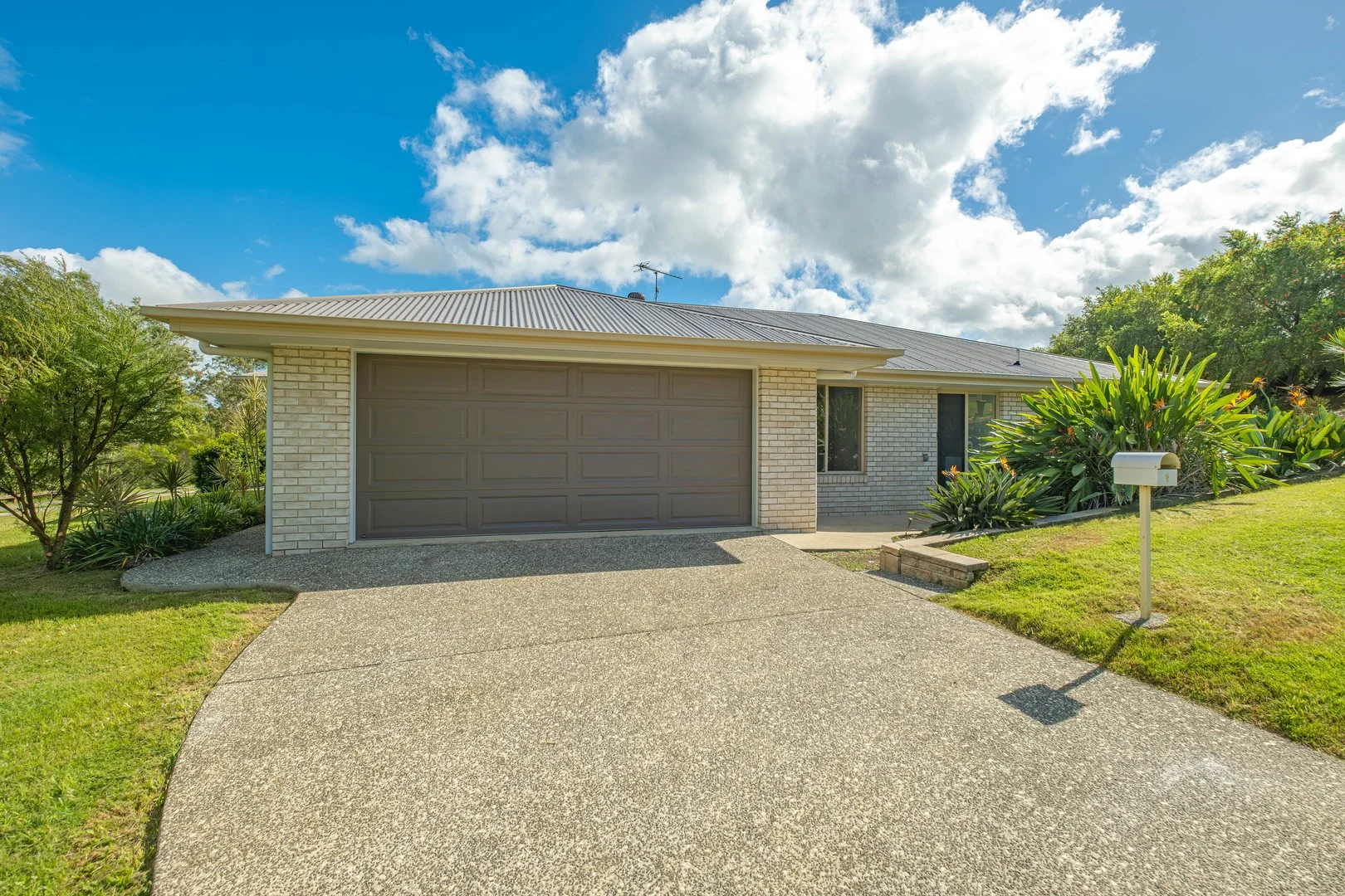 Primary image of 1 Waratah Place, Southside QLD 4570
