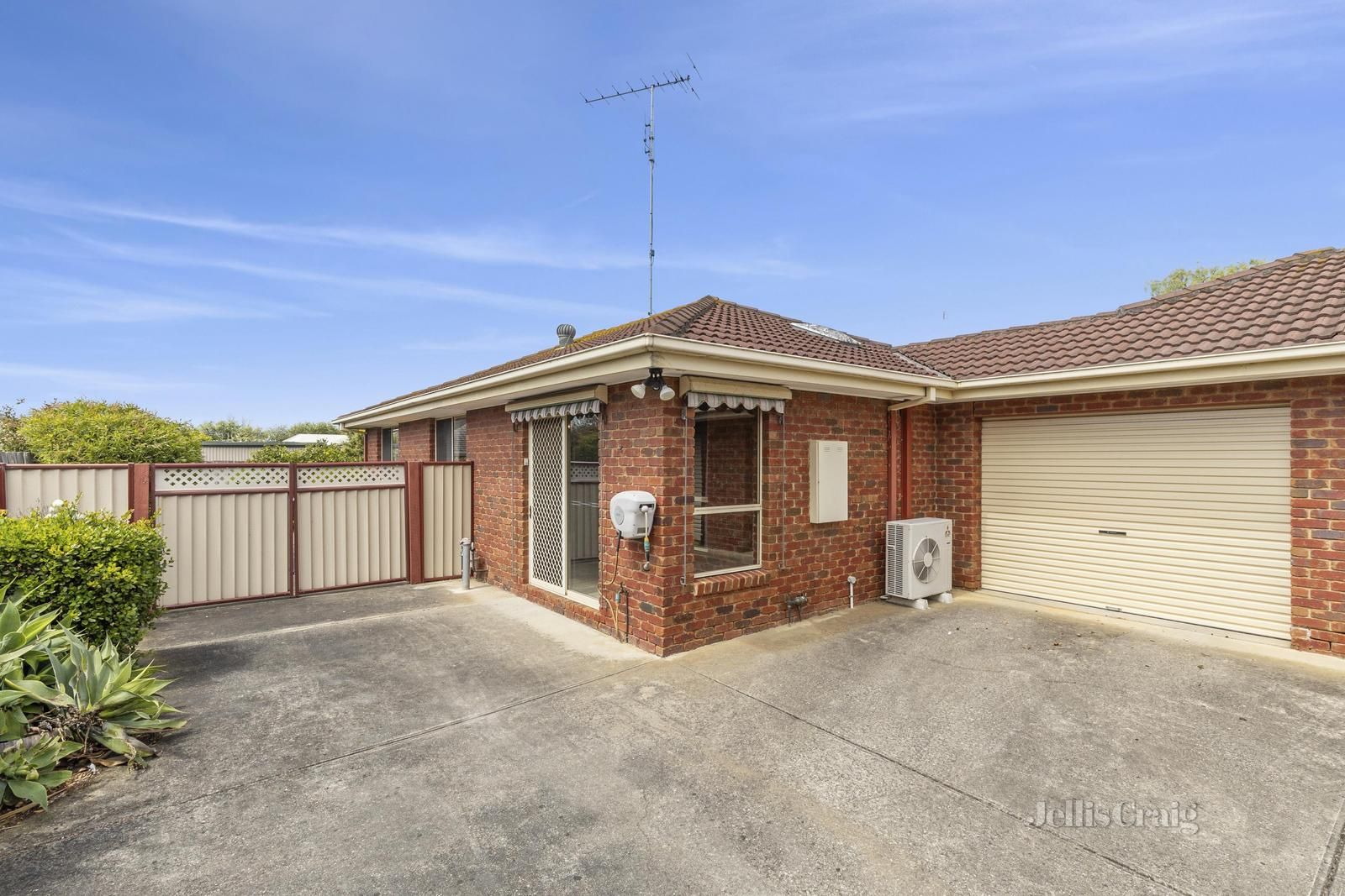 2/21 Chapel Street, Whittington VIC 3219, Image 0