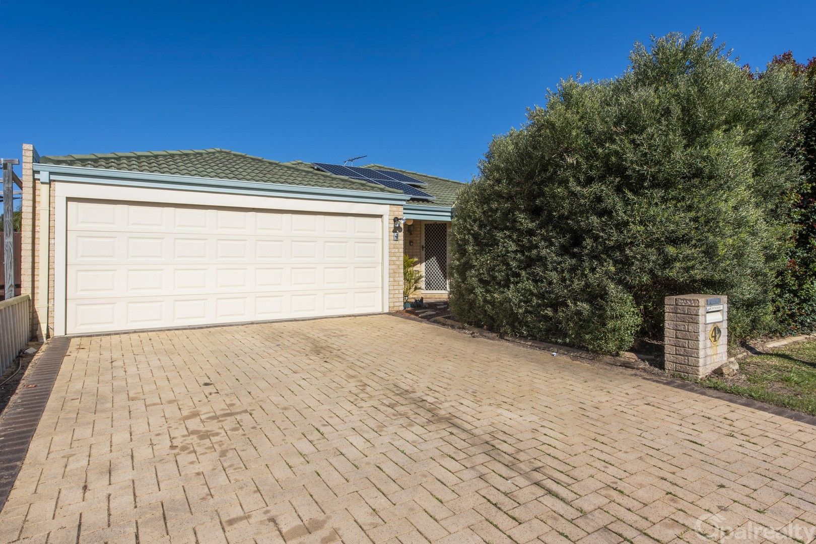 4 bedrooms House in 4 Prussian Lane WARNBRO WA, 6169