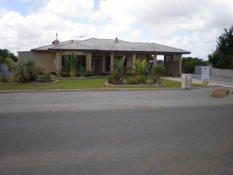 40 Eakins Crescent, WANDINA WA 6530, Image 2