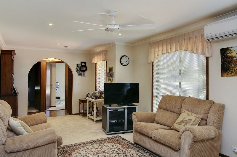 9 Hall Crescent, Loxton SA 5333, Image 2