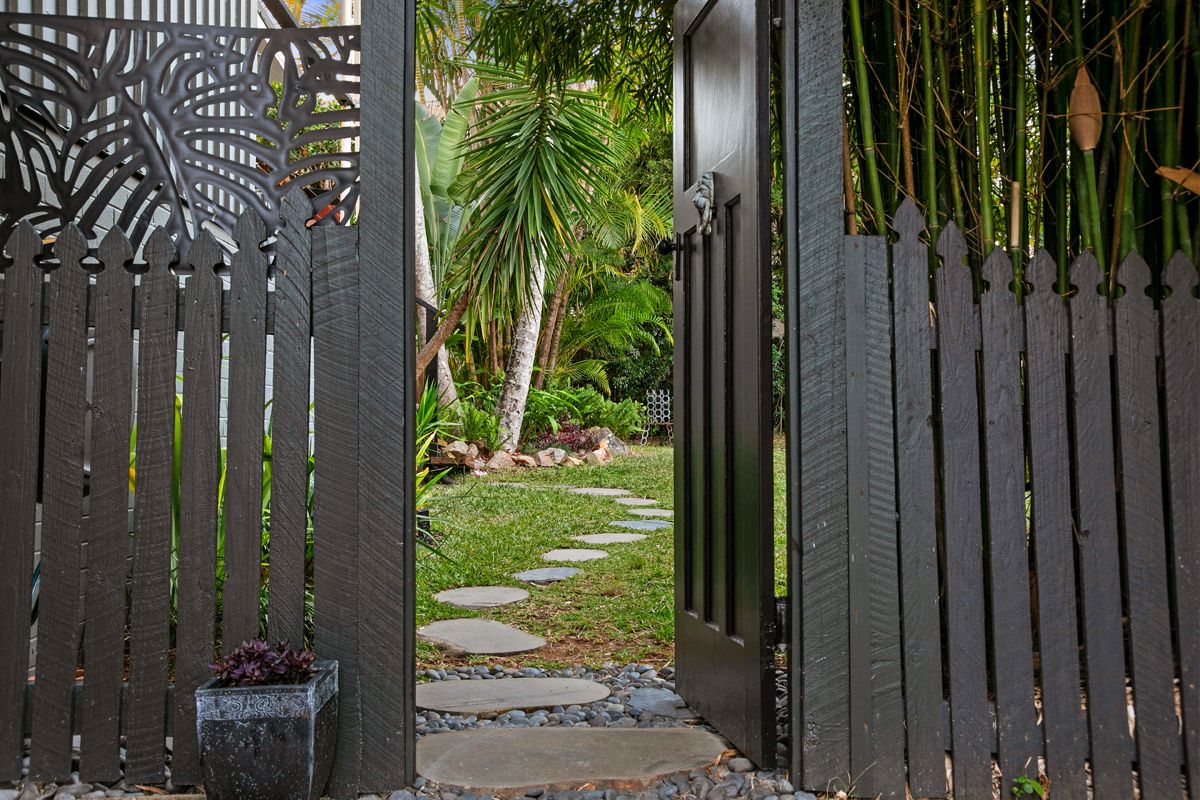 4 bedrooms House in 25 Currong Street KENMORE QLD, 4069