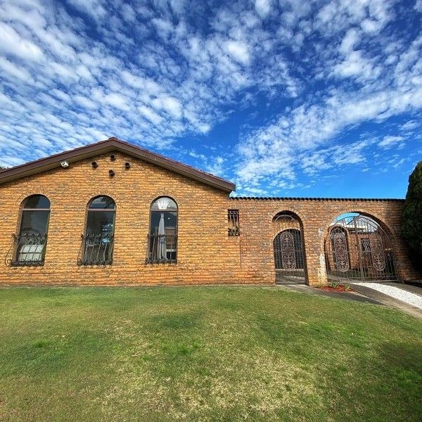 3 Correa Street, Macquarie Fields NSW 2564, Image 0