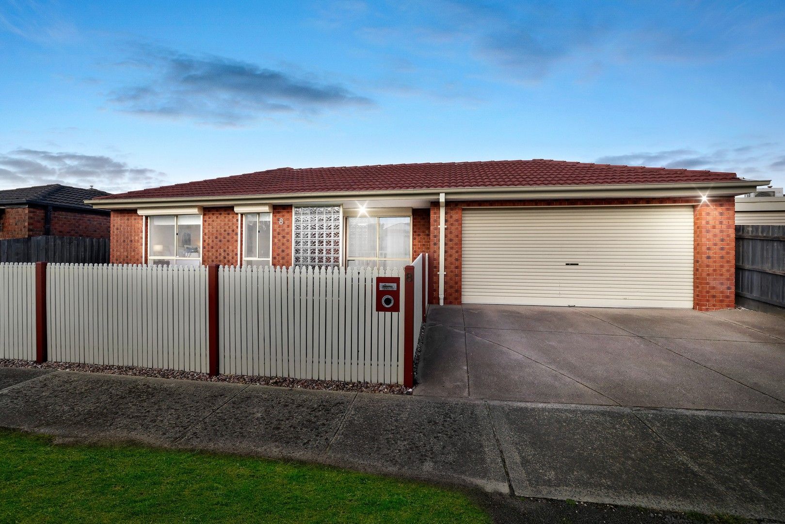 8 Ironbark Close, Hampton Park VIC 3976, Image 0