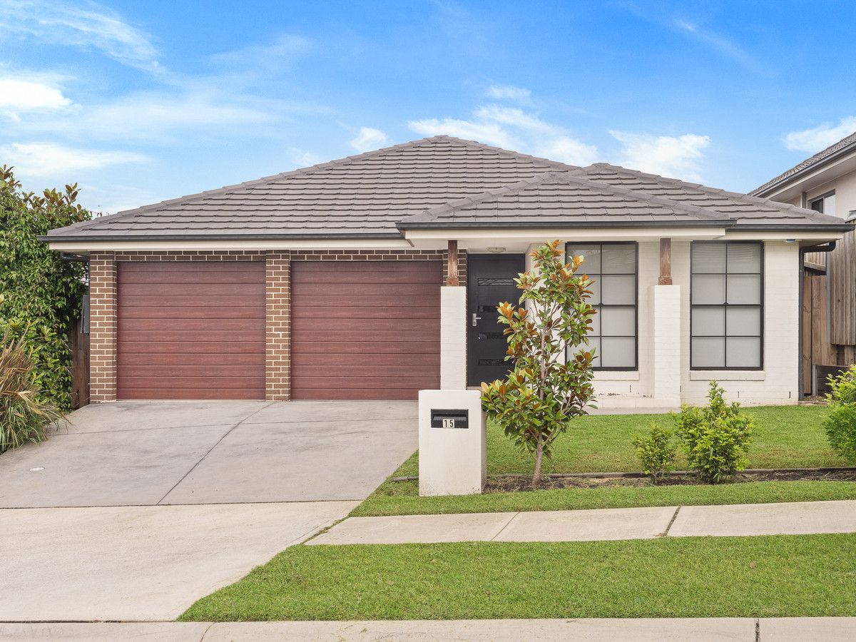 4 bedrooms House in 15 Kinloch Street GLEDSWOOD HILLS NSW, 2557