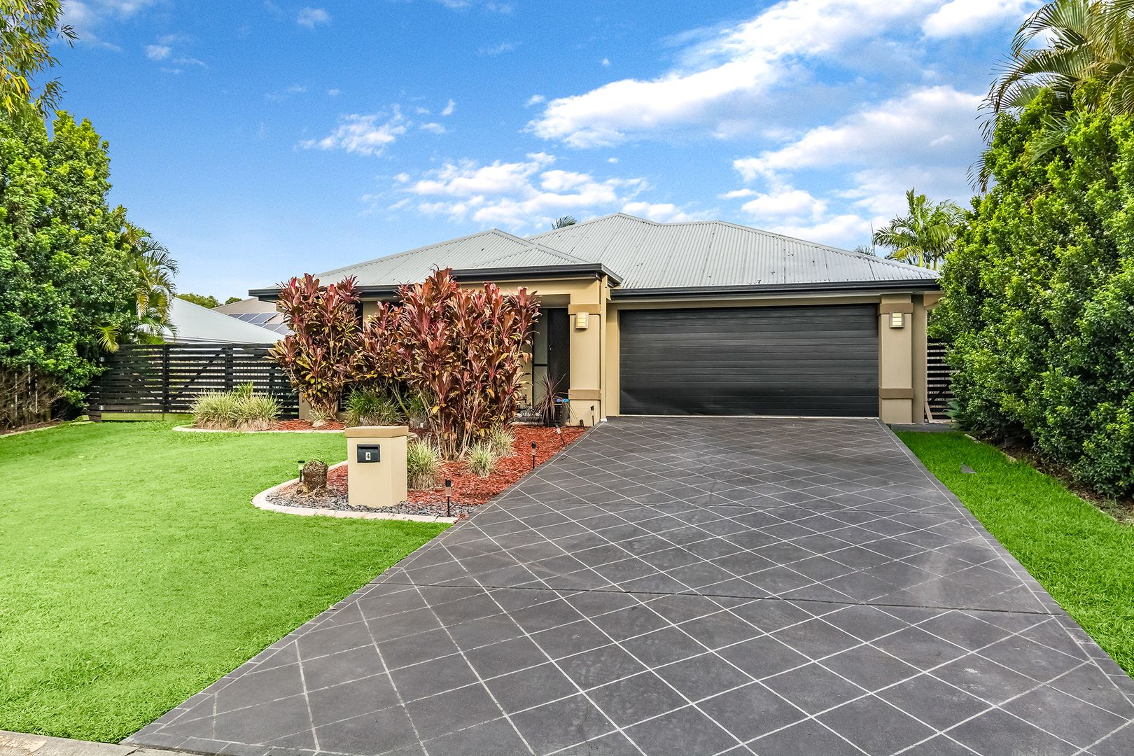 4 Sailaway Court, Coomera Waters QLD 4209, Image 2