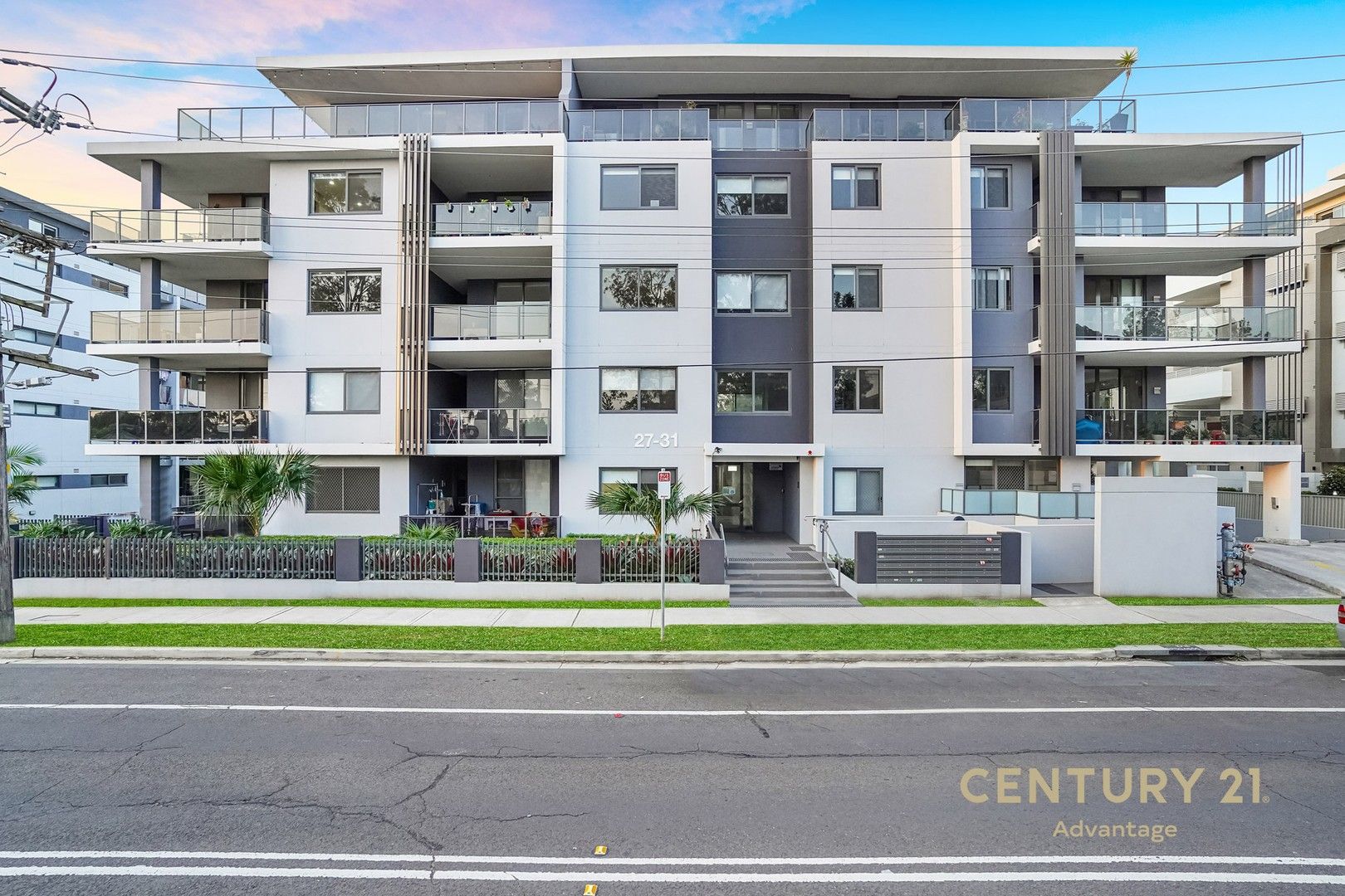 3 bedrooms Apartment / Unit / Flat in 29/27-31 Veron Street WENTWORTHVILLE NSW, 2145