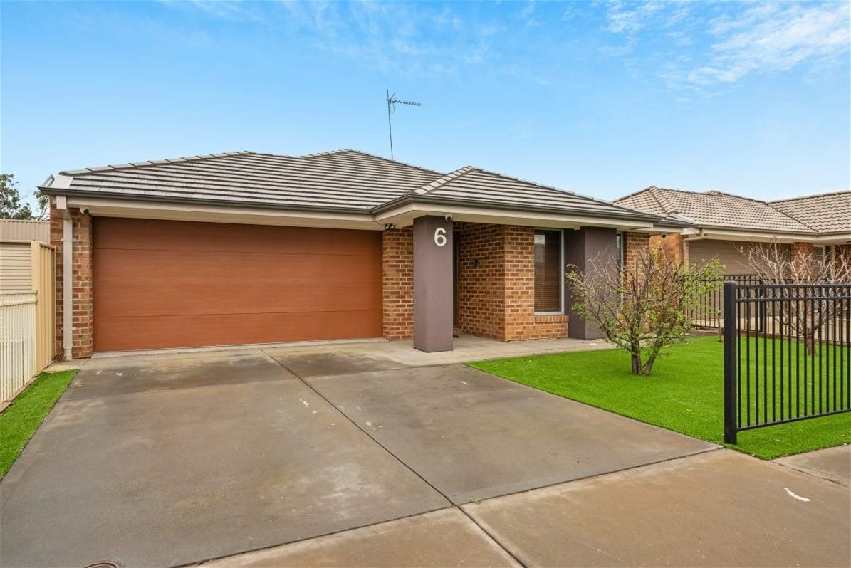 4 bedrooms House in 6 Roberts Crescent SMITHFIELD PLAINS SA, 5114