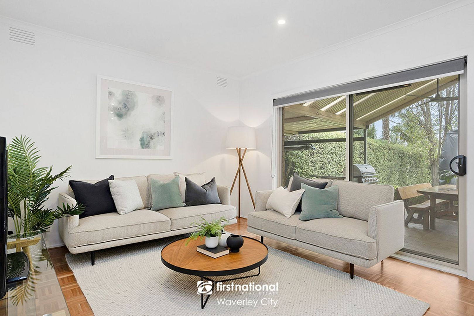 9 Mannering Drive, Glen Waverley VIC 3150, Image 2