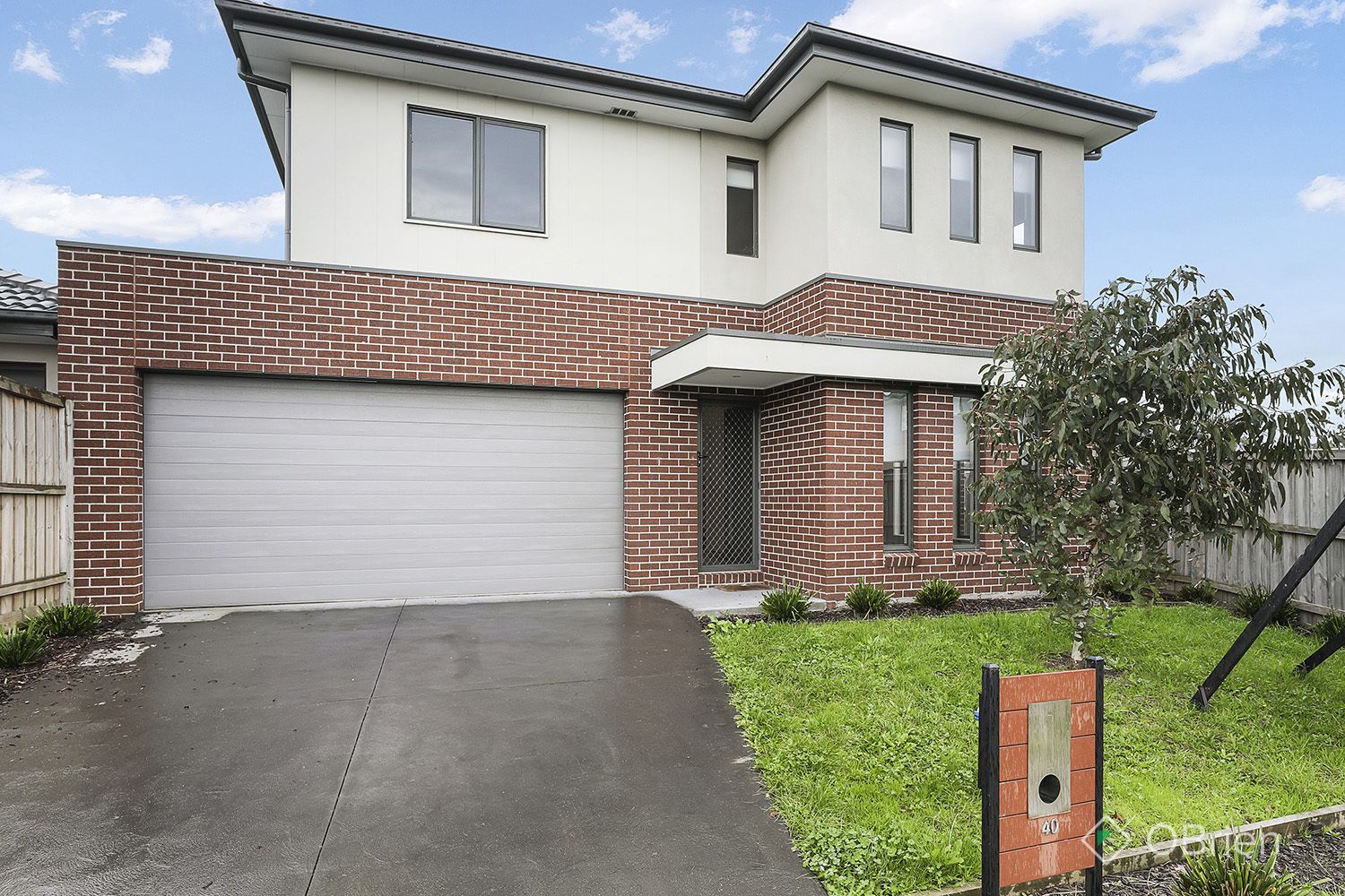 4 bedrooms House in 40 Highmount Drive HAMPTON PARK VIC, 3976