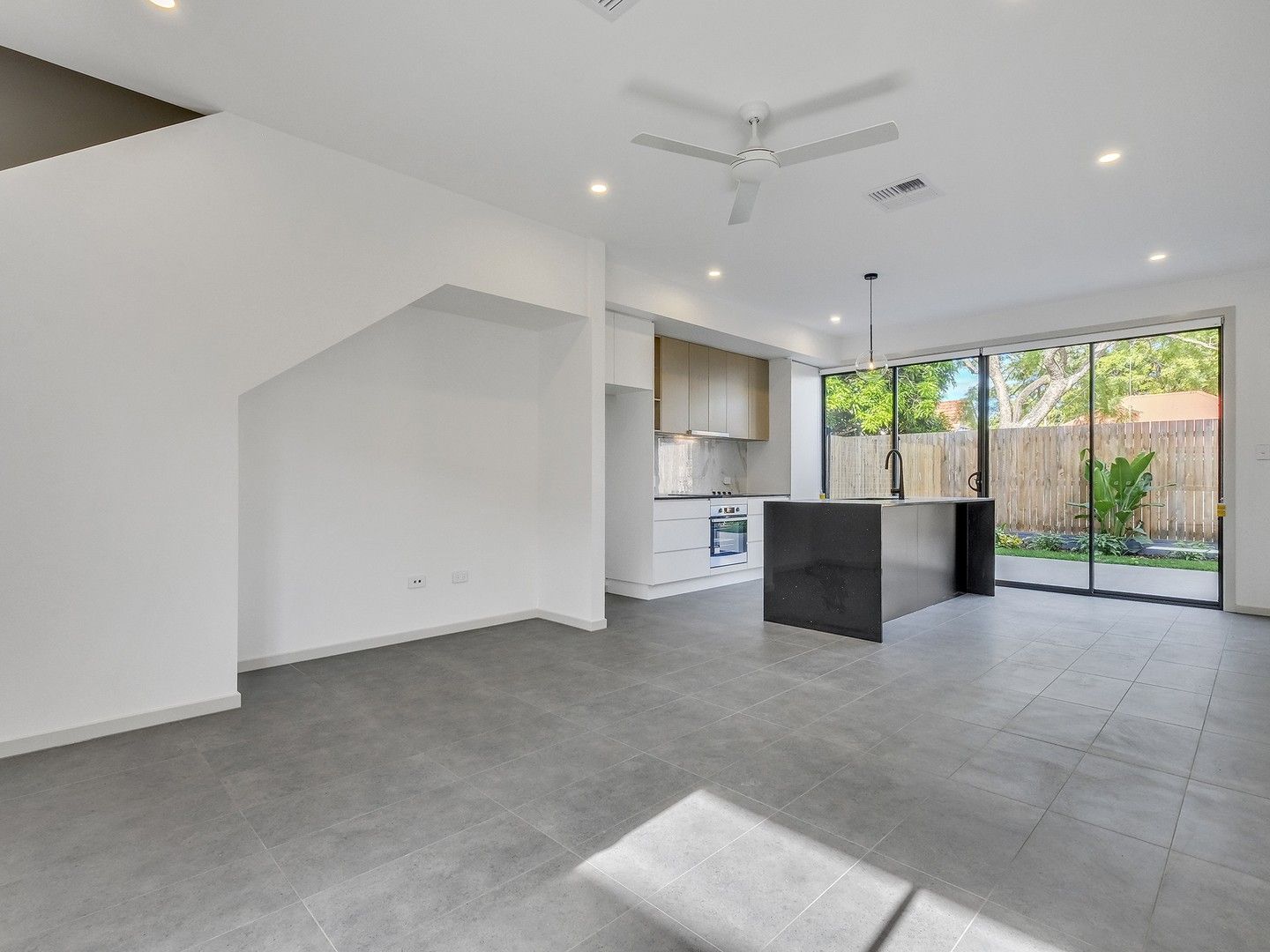 3 bedrooms Townhouse in 2/175 Allen Street HAMILTON QLD, 4007