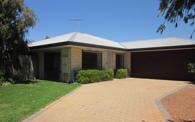 3 bedrooms House in 7 Mayflower Close PORT KENNEDY WA, 6172