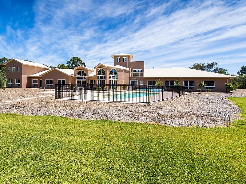 18 Buckle Court, Wandi WA 6167, Image 0