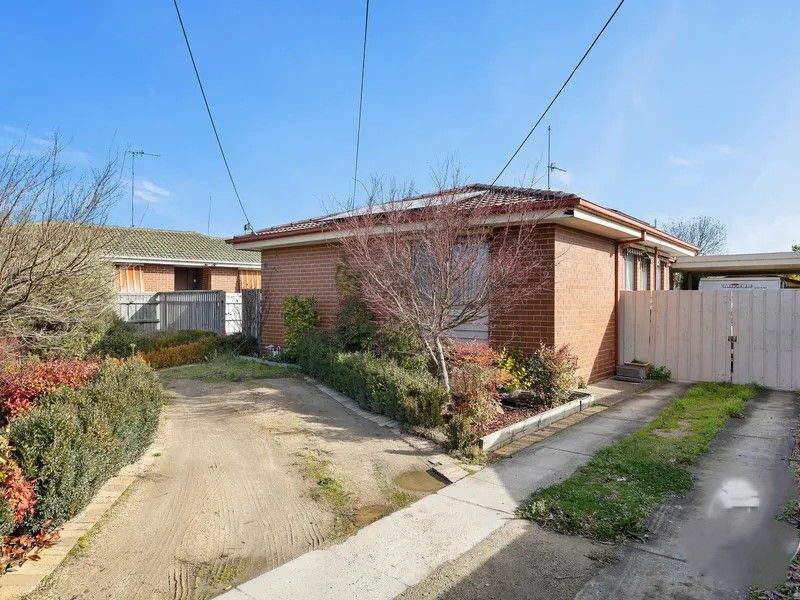 3 bedrooms House in 83 Marigold Street WENDOUREE VIC, 3355