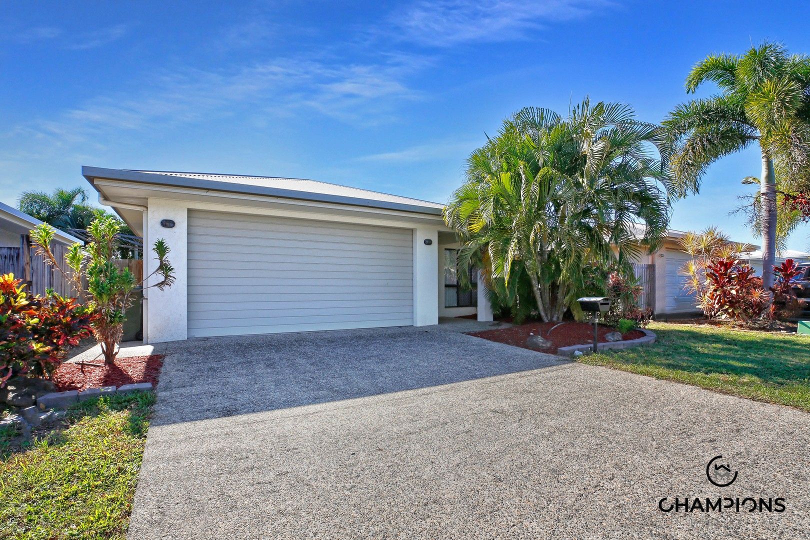 4 bedrooms House in 32 Carter Close SMITHFIELD QLD, 4878