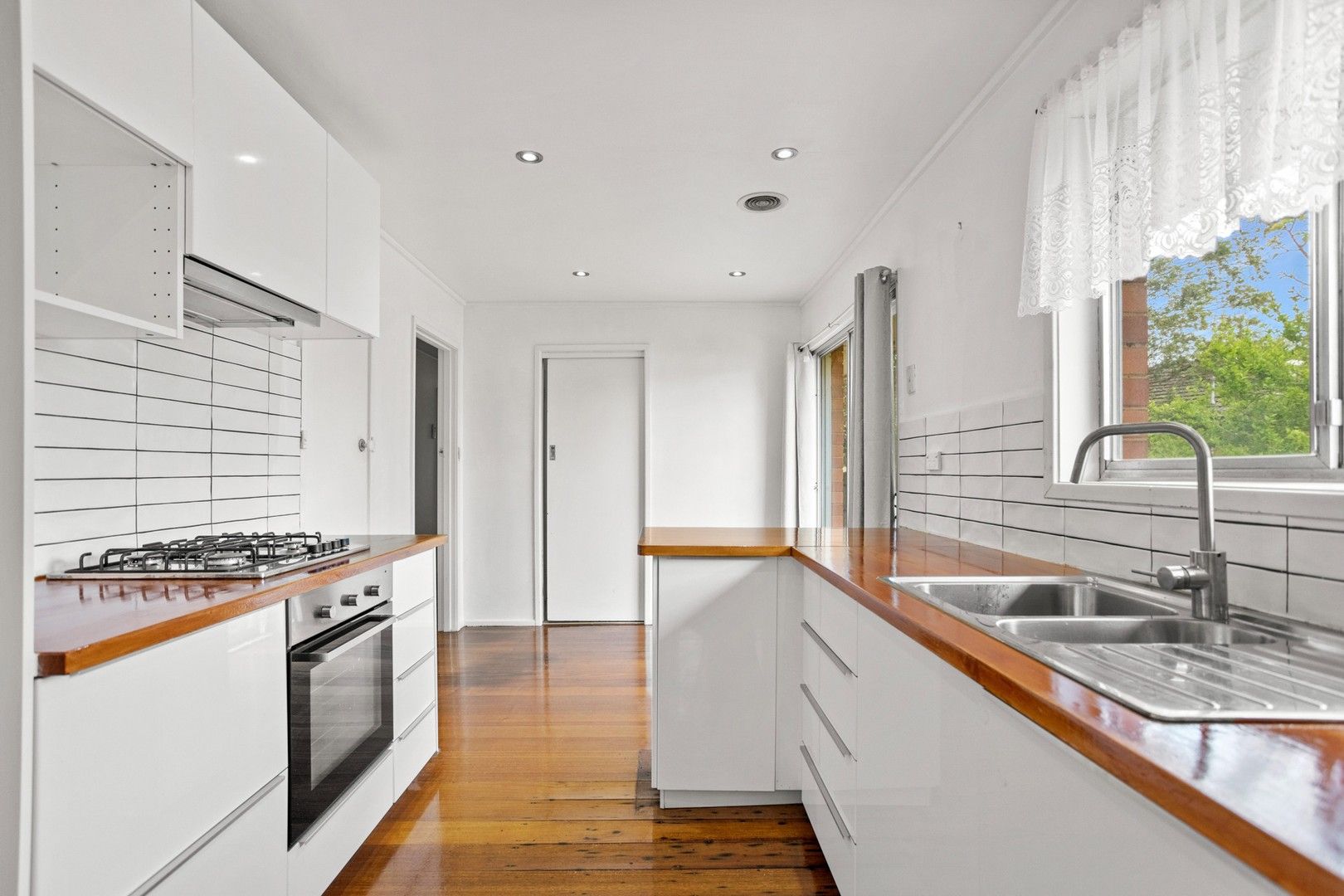 3 bedrooms House in 24 Berberis Crescent FRANKSTON VIC, 3199