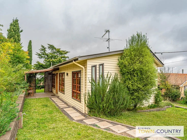 27 Laurence Avenue, Armidale NSW 2350