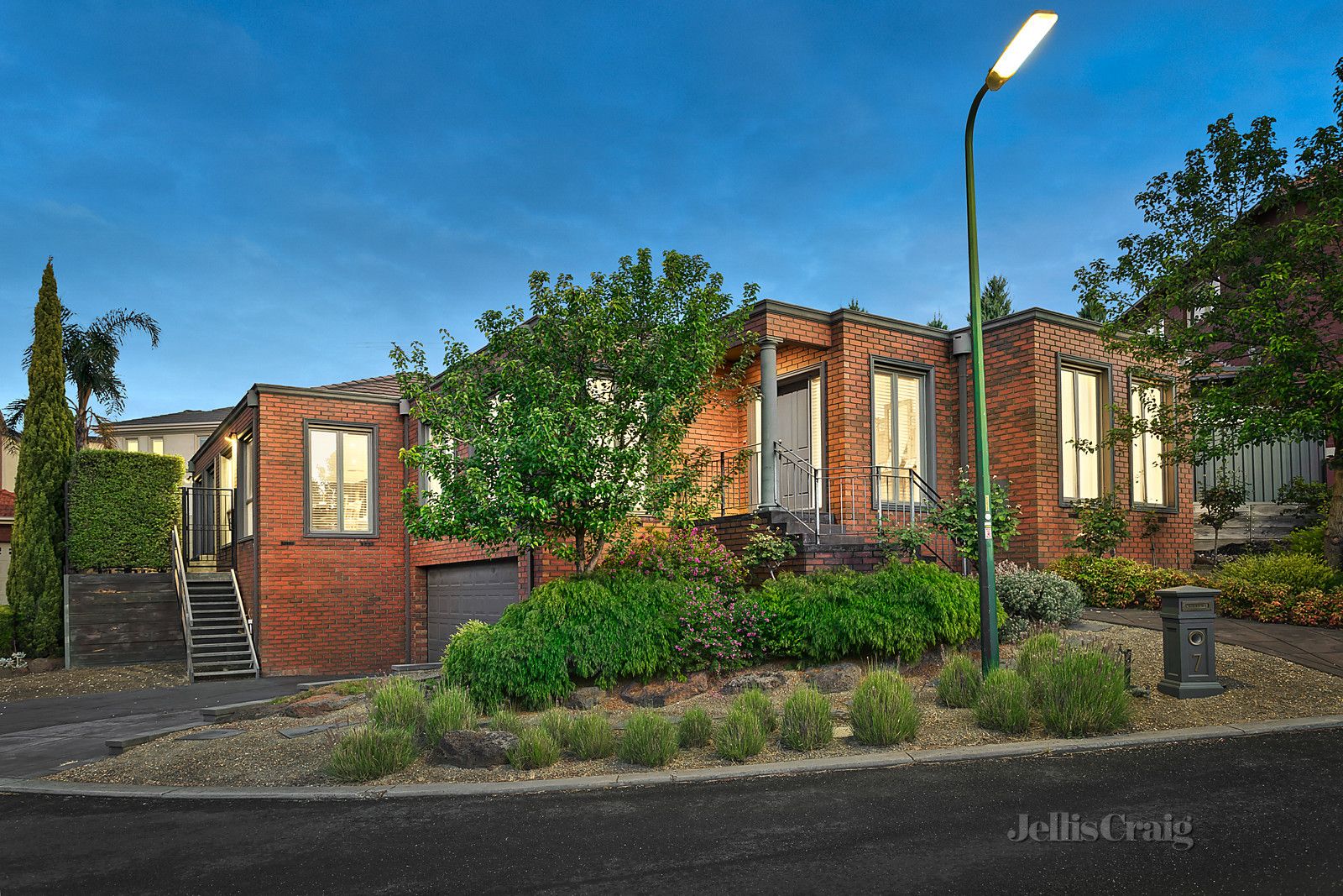 7 Alanah Place, Ivanhoe VIC 3079 photo