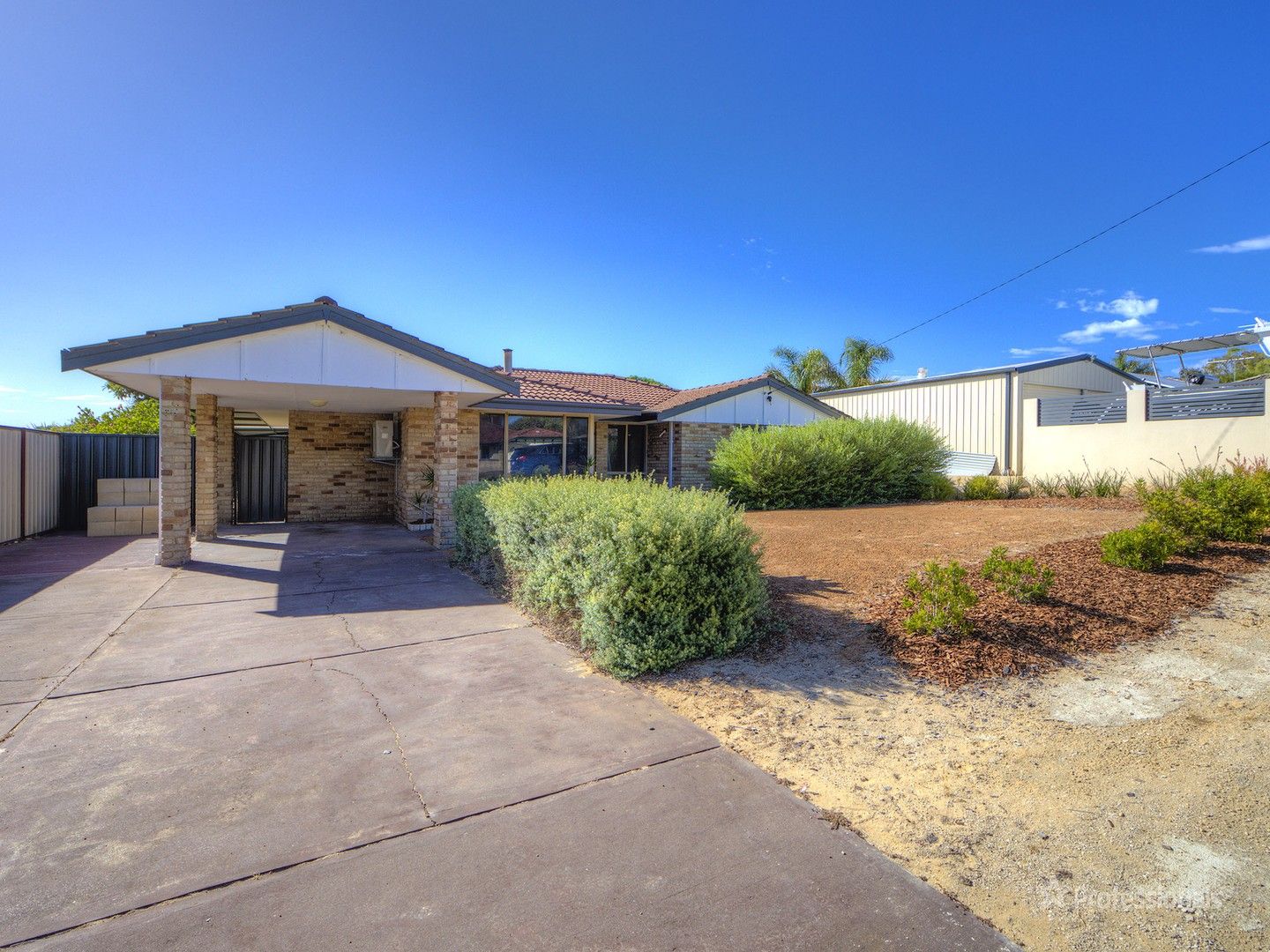 4 bedrooms House in 4 Grange Court YANCHEP WA, 6035