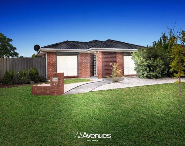 25 Broome Crescent, Cranbourne North VIC 3977