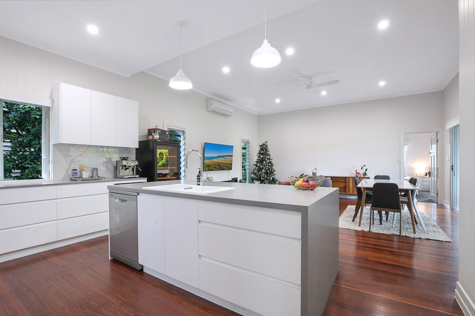 38 Barter Avenue, Holland Park QLD 4121 House For Rent 1,050 Domain