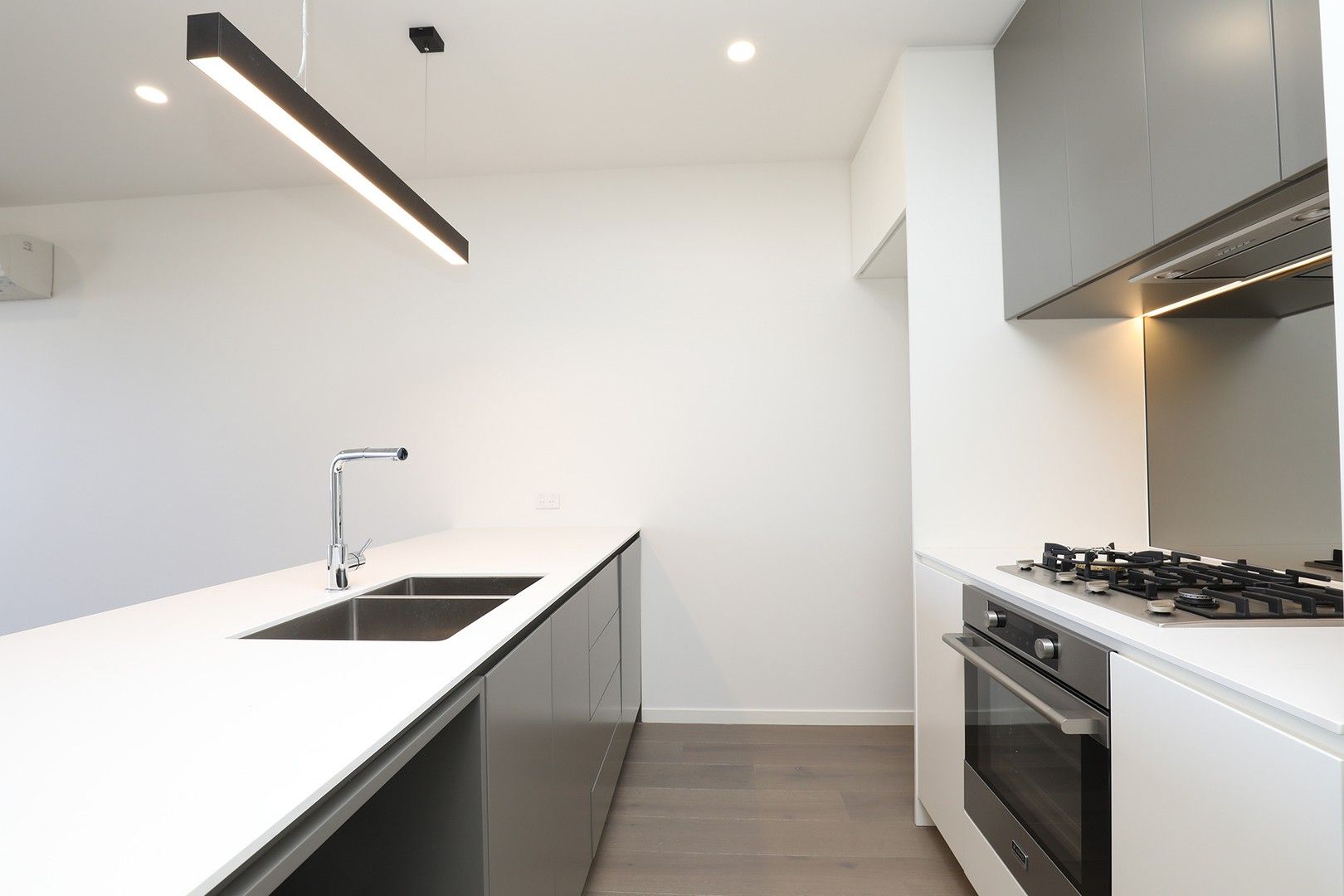2 bedrooms Apartment / Unit / Flat in 205/138 Glen Eira Road ELSTERNWICK VIC, 3185