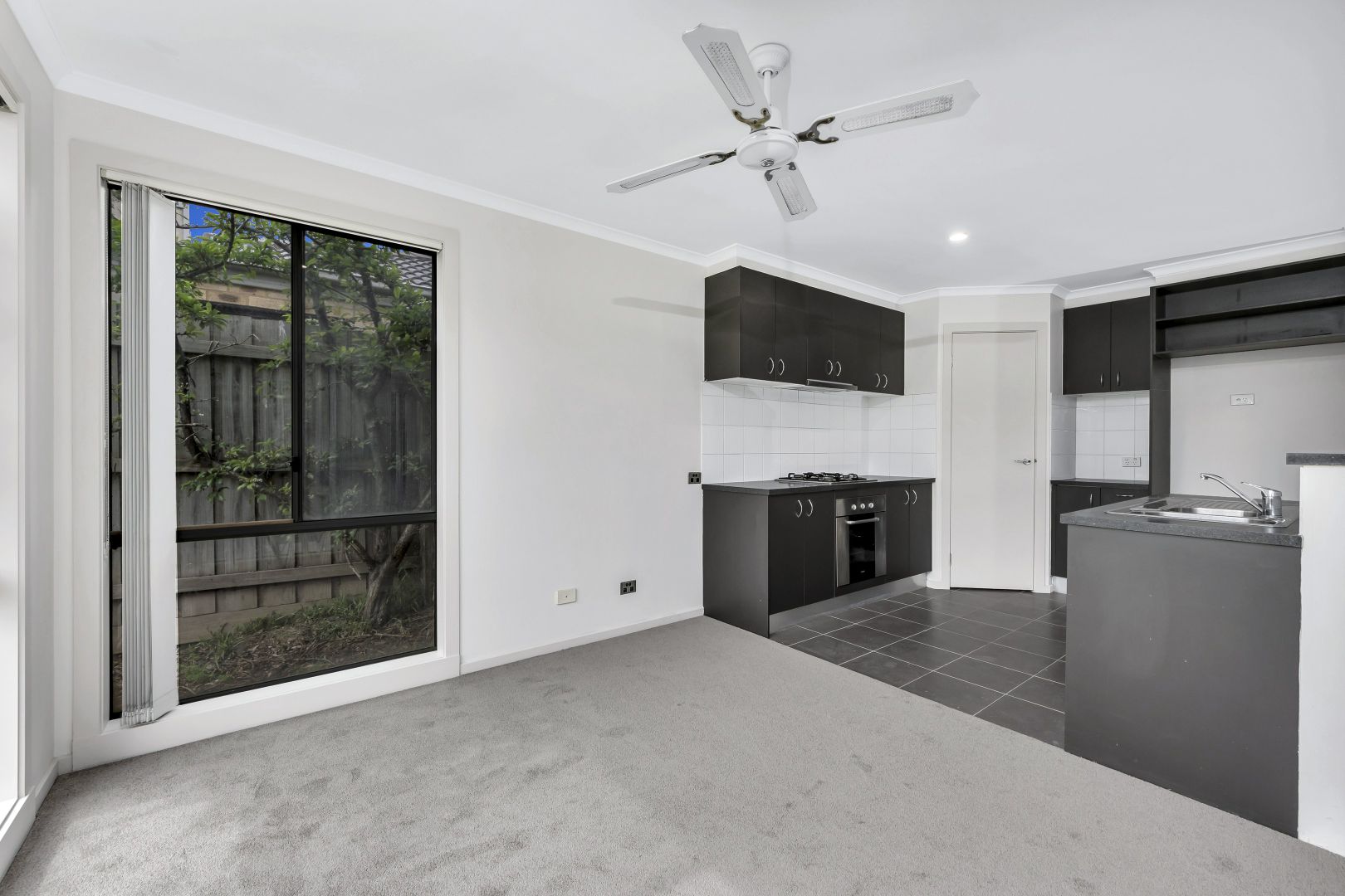 258 The Lakes Boulevard, South Morang VIC 3752, Image 2