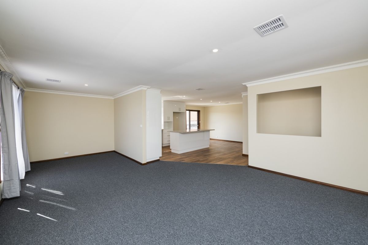 18 Hakea Street, Queanbeyan NSW 2620, Image 2