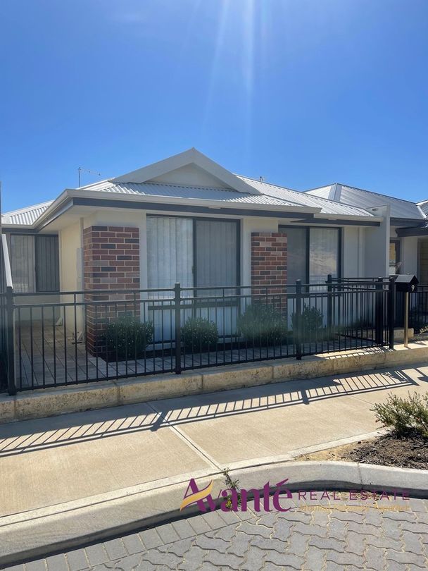 9 Paradoxa Rd, Hammond Park WA 6164 House For Rent 630 Domain