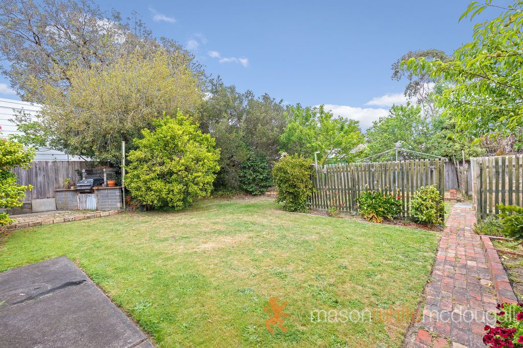 15 Roberts Avenue, Box Hill South VIC 3128, Image 2