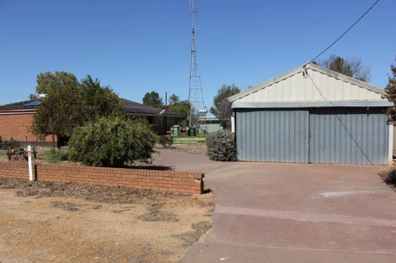 39 Doreen Street, Narembeen WA 6369, Image 2