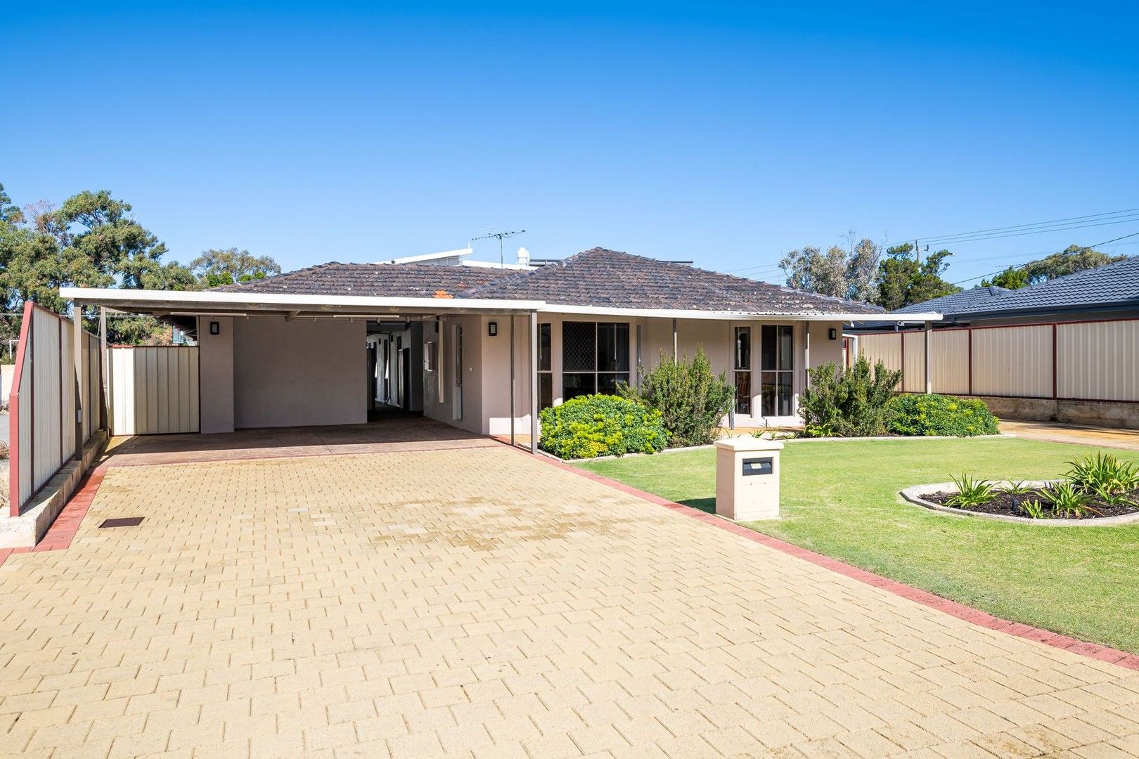 4 bedrooms House in 36 Oxley Avenue PADBURY WA, 6025