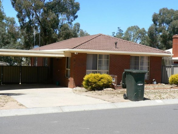 16 Lukin Crescent, Kangaroo Flat VIC 3555