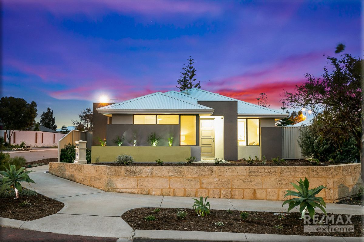 4 bedrooms House in 10 Zenith Way ALKIMOS WA, 6038