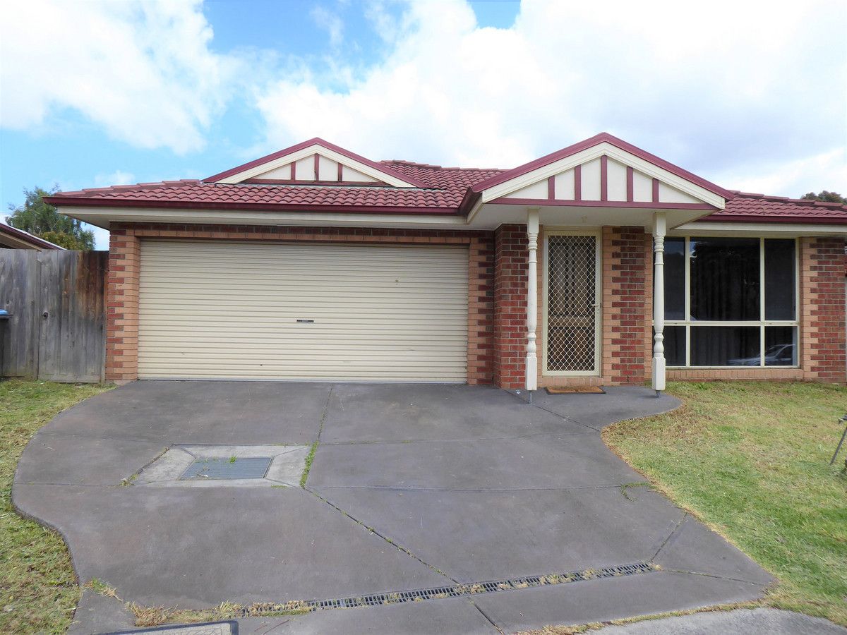 3 bedrooms House in 13 Moss Court ROWVILLE VIC, 3178