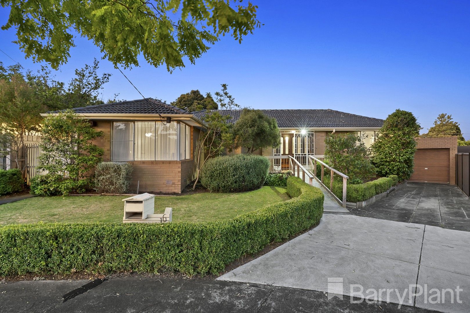 4 bedrooms House in 16 Coronation Court BUNDOORA VIC, 3083