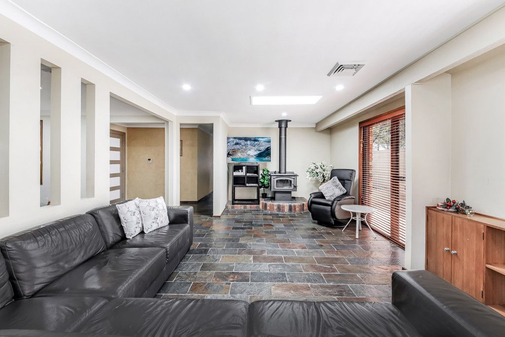 2 COACHWOOD CRESCENT, Alfords Point NSW 2234, Image 2